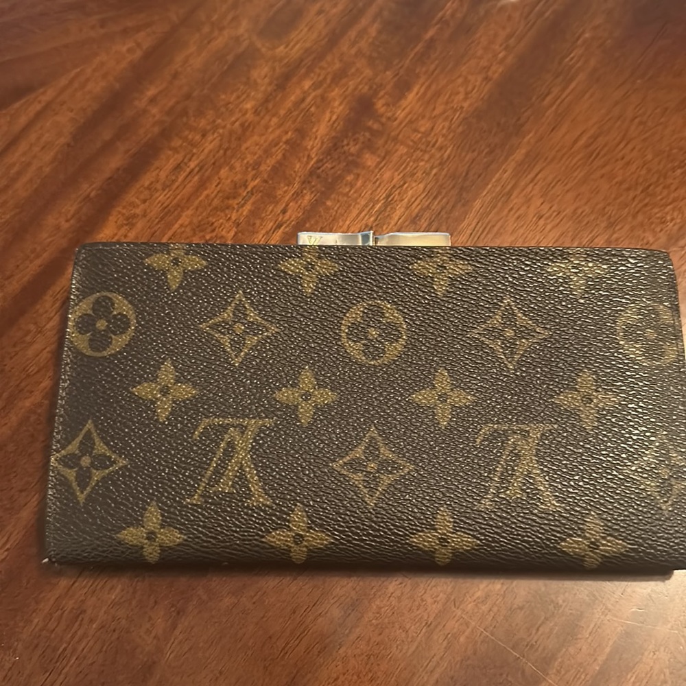 Preowned Authentic LV wallet - Picture 5 of 17